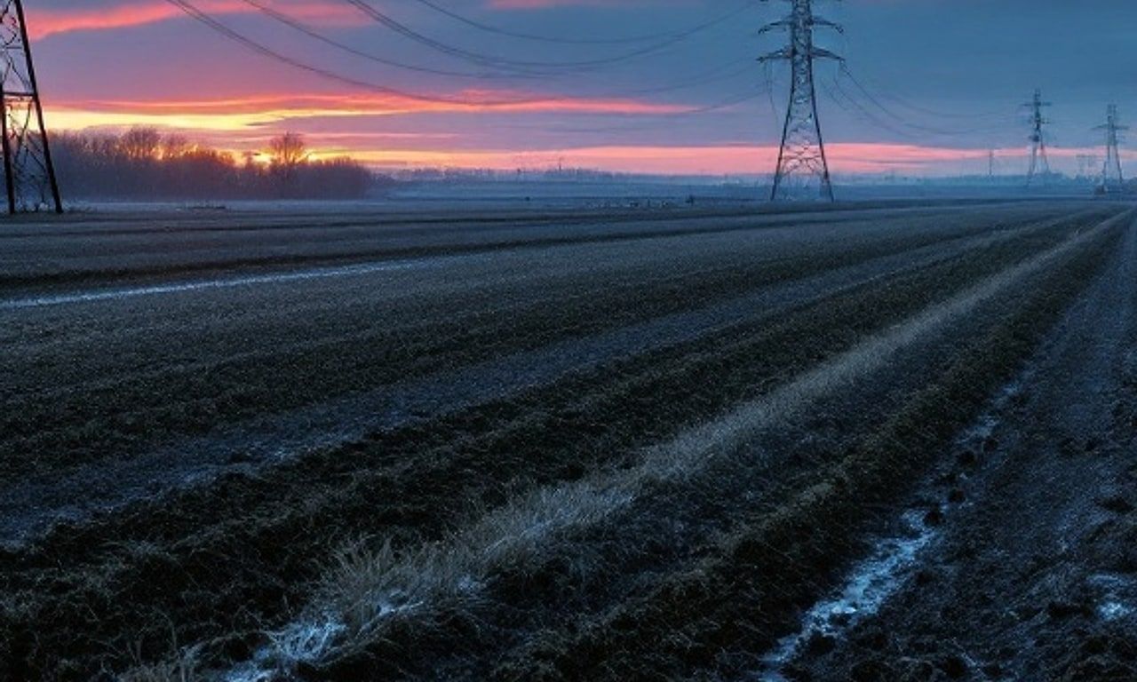 Detail, horizon at the pylon line