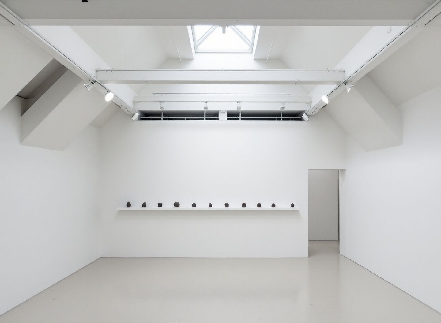 Cast in the Yard, installation view, Gallery Borry, Hazenstraat, 2026